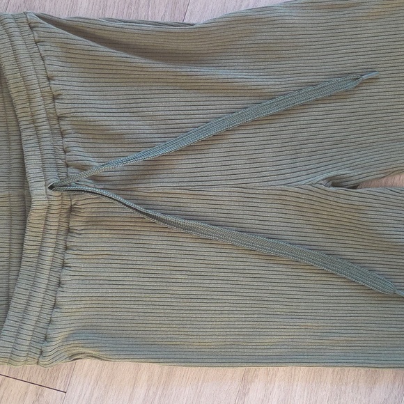 Women's Farm Rio Size G(Large/10) Green Ribbed Joggers - Picture 3 of 6